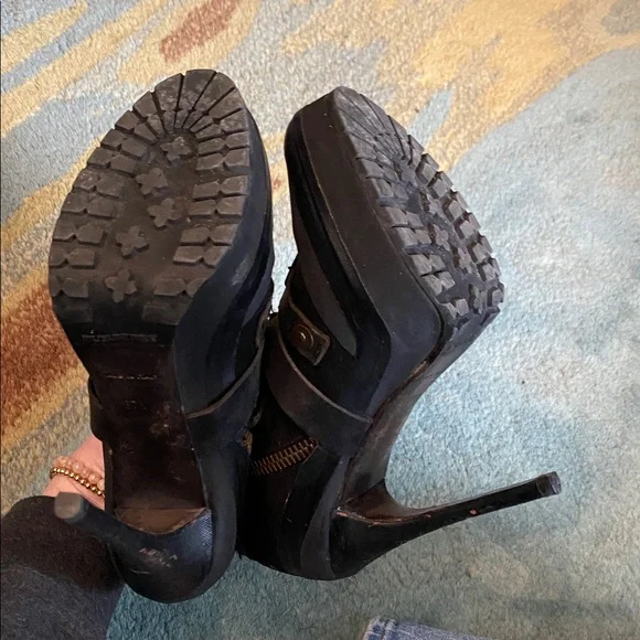 Burberry Aviator Buckle Black Buckle Heels Size 37.5 - Picture 8 of 10